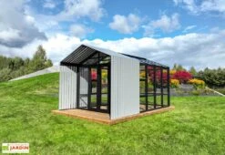 Serre De Jardin En Bois Et Verre Trempé Avec Panneaux Occultants – Mimosas -Garanti Jardin Magasin avancee serre jardin verre bois stali 1